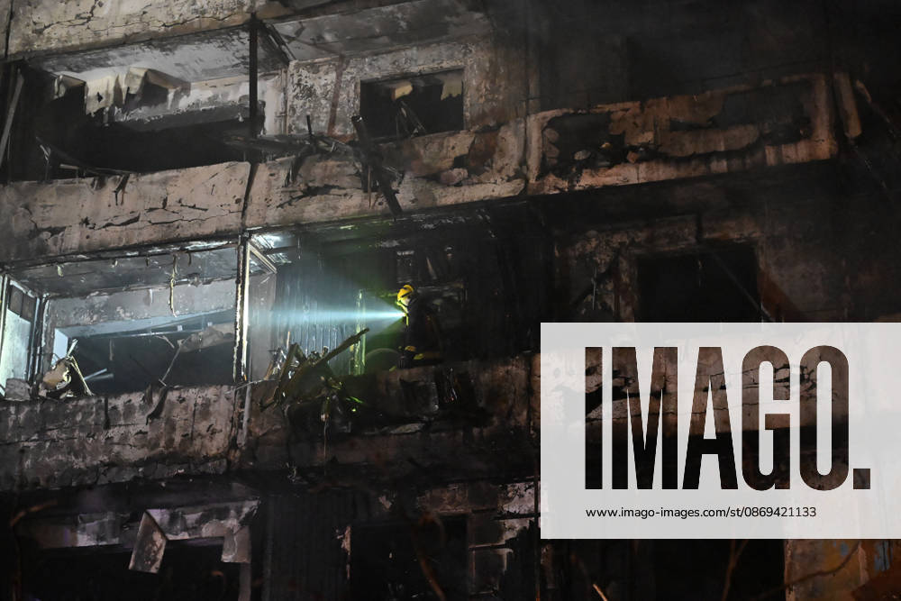 3 Dead and 19 Injured as Russian Missile Hits Residential Building - Kyiv A rescuer works at the site of a Russian missile strike on a nine-story residential building in Kyiv? Desnianskyi district, Ukraine, on October 14, 2026. Russia launched a massive ballistic missile attack on the capital. Three women were killed and 19 people were injured in the Desnianskyi district, including a seven-year-old girl. Apartments on the first through eighth floors of the building were also damaged Photo by Oleksandr Klymenko Ukrinform ABACAPRESS.COM Kyiv Ukraine