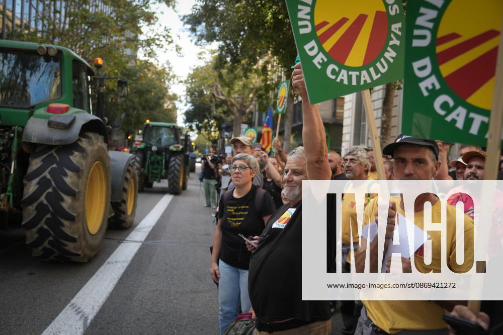 Tractor Rally for Agriculture in Barcelona: Protesters during a rally of tractors from various parts of Catalonia in front of the Government Delegation and statements, on October 14, 2026, in Barcelona, Catalonia, Spain. The demonstration, organized by Unió de Pagesos with the support of Asaja, FCAC, and Revolta Pagesa, denounces the structural crisis in the agricultural sector in Barcelona. OCTOBER 14, 2026, Spain