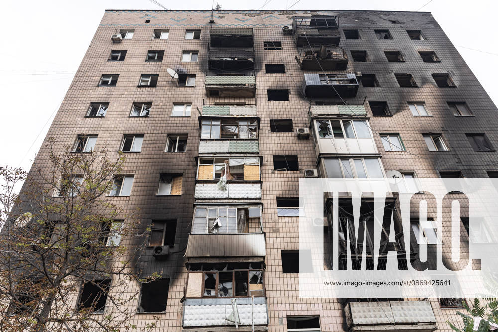 Russian air strike hits residential building in Kramatorsk KRAMATORSK, UKRAINE - OCTOBER 14: A view of a residential building burnt and damaged following a Russian air strike in Kramatorsk, Ukraine, on October 14, 2026. Diego Herrera Carcedo Anadolu Kramatorsk Ukraine. Editorial use only. Please get in touch for any other usage.