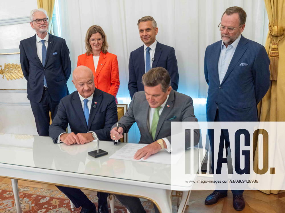 Press Conference on the Central Industrial Strategy—Federal Chancellor Christian Stocker (ÖVP), Federal Minister for Innovation, Mobility, and Infrastr