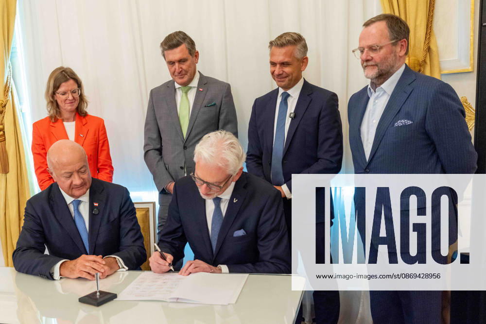 Press Conference on the Central Industrial Strategy—Federal Chancellor Christian Stocker (ÖVP), CEO Michael Strugl (Verbund), CFO Manuela Waldner (ÖBB),