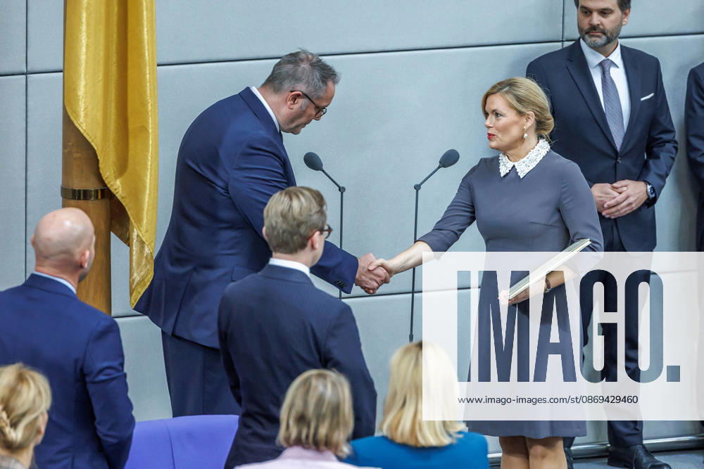 Bundestag: Alexander Schweitzer (SPD), Federal Minister of Labor and Social Affairs, was sworn in by Bundestag President Julia Kloeckner at the German Bundestag on October 10, 2026, in Berlin, Berlin, Berlin, Germany, Bundestag