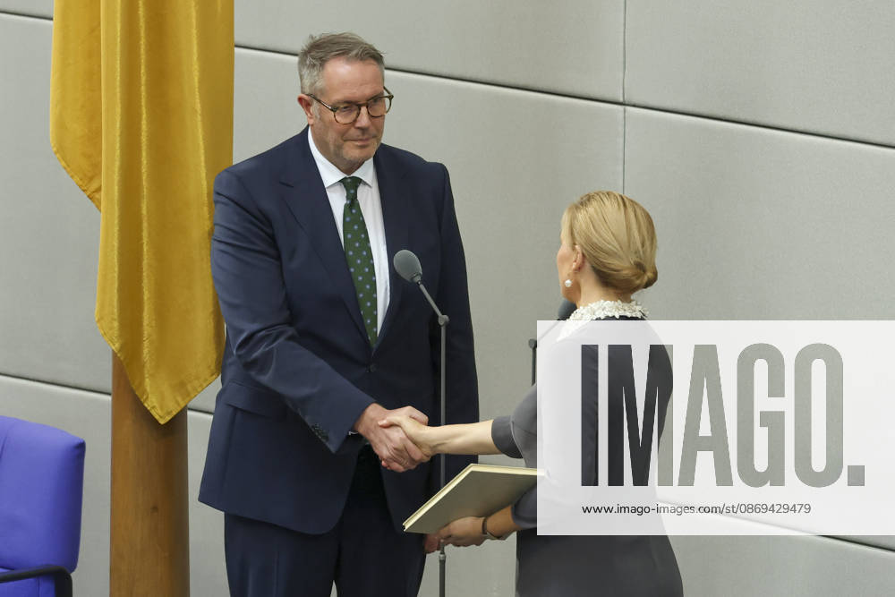 Alexander Schweitzer and Julia Klöckner at the session of the German Bundestag on October 14, 2026, in Berlin; Chancellor Merz delivering the government’s policy statement to the German Bundestag