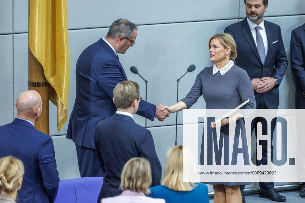 Bundestag: Alexander Schweitzer (SPD), Federal Minister of Labor and Social Affairs, was sworn in by Bundestag President Julia Kloeckner at the German Bundestag on October 14, 2026, in Berlin, Berlin, Berlin, Germany, Bundestag