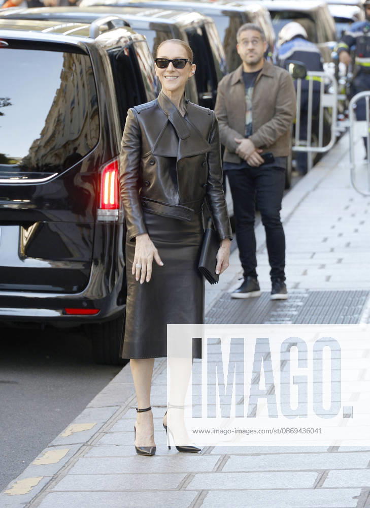 Céline Dion greets her fans as she leaves theRoyal Monceau Hotel in Paris before heading to the La Plénitude Arena at Paris La Défense to continue her concert series on October 14, 2026 Christophe Aubert Bestimage Céline Dion greets fans as she leaves the Royal Monceau Hotel in Paris before heading to the La Plénitude Arena at Paris La Défense to continue her concert series on October 14, 2026, Paris, France