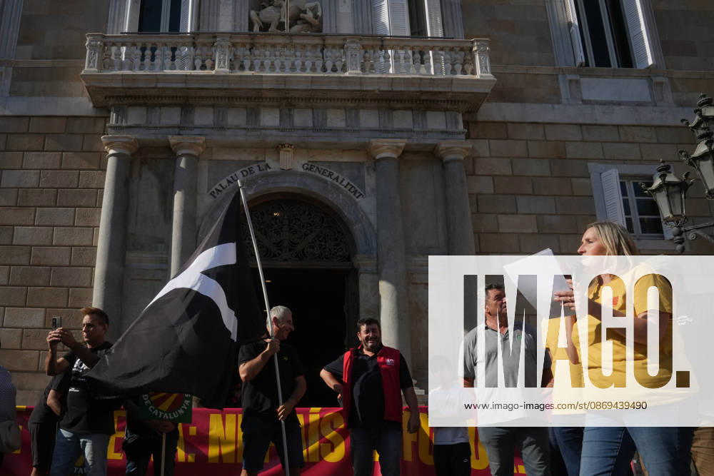 Tractor Rally for Agriculture in Barcelona: Protesters during a rally of tractors from various parts of Catalonia in front of the Government Delegation and statements, on October 14, 2026, in Barcelona, Catalonia, Spain. The demonstration, organized by Unió de Pagesos with the support of Asaja, FCAC, and Revolta Pagesa, denounces the structural crisis in the agricultural sector in Barcelona. OCTOBER 14, 2026, Spain