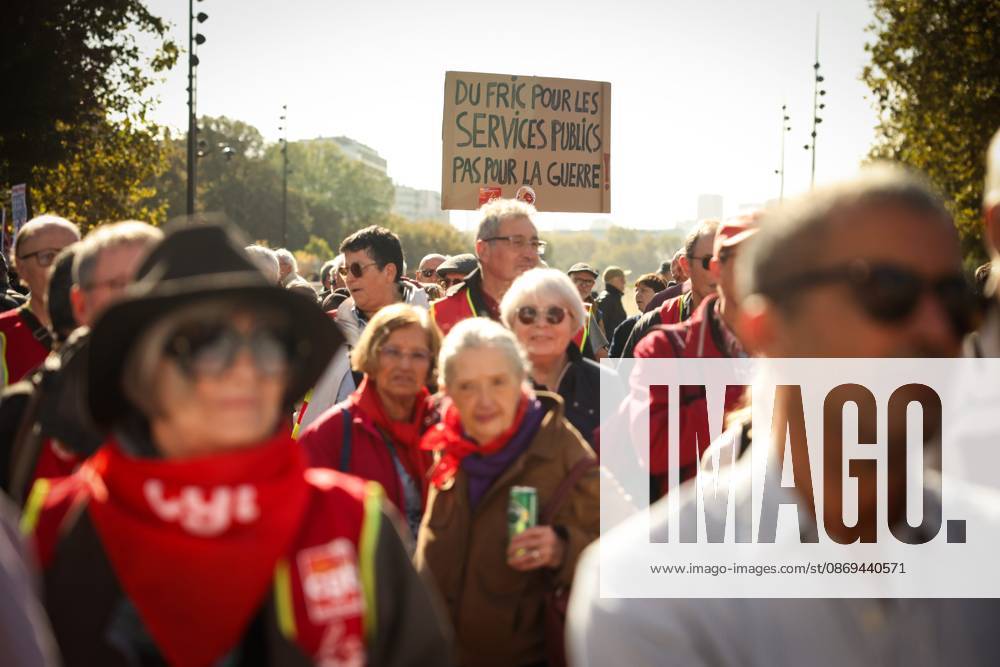 PENSION PROTEST Thomas Padilla MAXPPP Paris FRANCE October 14, 2026 PROTEST IN DEFENSE OF PENSIONS NEAR THE AGIRC ARRCO HEADQUARTERS—a demonstration called by the CGT trade union to demand that supplemental pensions be indexed to inflation following the 2026 freeze, between Place de la Bastille and the headquarters of the Agirc Arrco pension scheme, in Paris, on October 14, 2026, Paris, FRANCE
