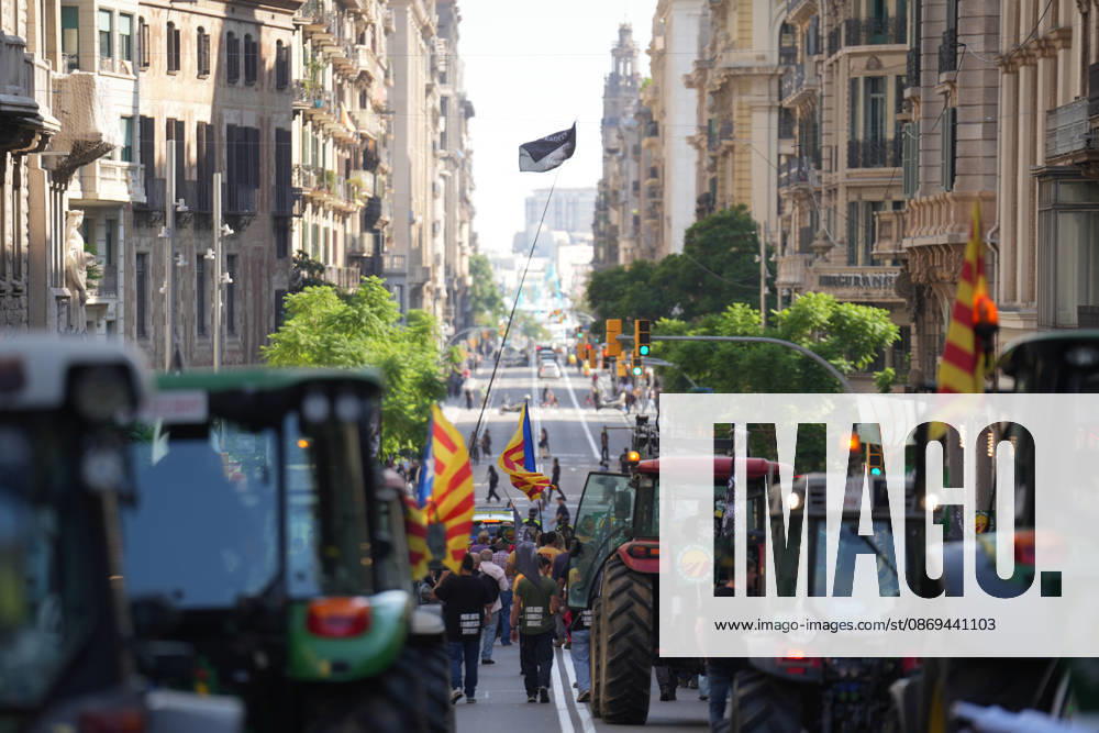 Tractor Rally for Agriculture in Barcelona: Protesters during a rally of tractors from various parts of Catalonia in front of the Government Delegation and statements, on October 14, 2026, in Barcelona, Catalonia, Spain. The demonstration, organized by Unió de Pagesos with the support of Asaja, FCAC, and Revolta Pagesa, denounces the structural crisis in the agricultural sector in Barcelona. OCTOBER 14, 2026, Spain