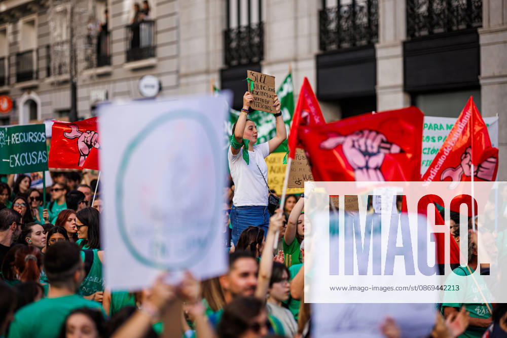 Gathering at Puerta del Sol due to the indefinite public education strike in Madrid. Gathering at Puerta del Sol due to the indefinite public education strike in Madrid. The indefinite strike by Madrid s teaching staff began this Wednesday, October 14. Teachers, students, and families are mobilizing at all levels, from preschool to university. October 14, 2026 in Madrid, Spain. Madrid Spain