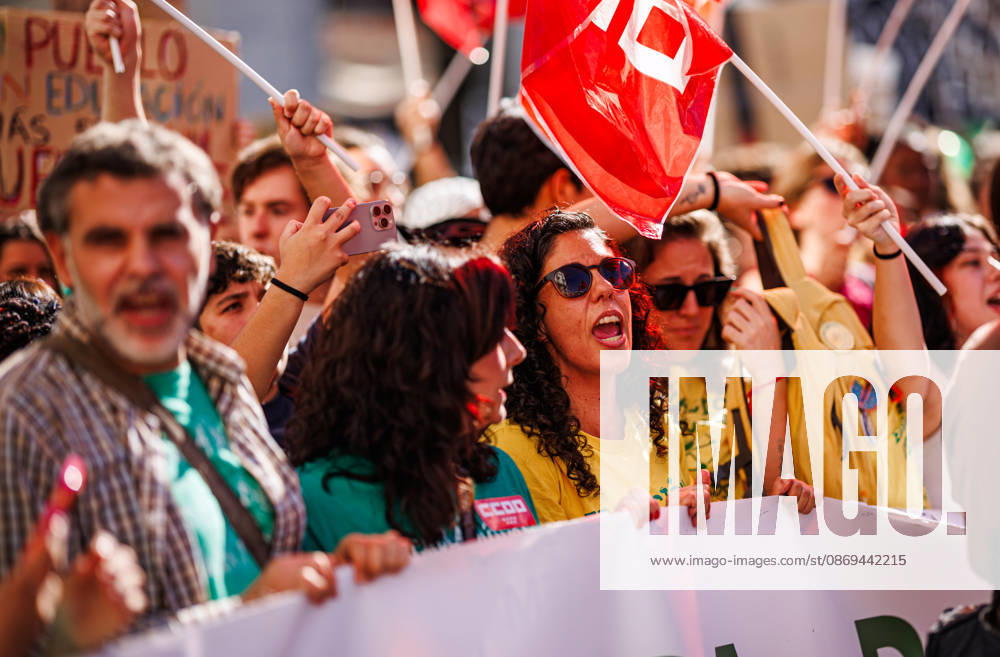 Gathering at Puerta del Sol due to the indefinite public education strike in Madrid. Gathering at Puerta del Sol due to the indefinite public education strike in Madrid. The indefinite strike by Madrid s teaching staff began this Wednesday, October 14. Teachers, students, and families are mobilizing at all levels, from preschool to university. October 14, 2026 in Madrid, Spain. Madrid Spain