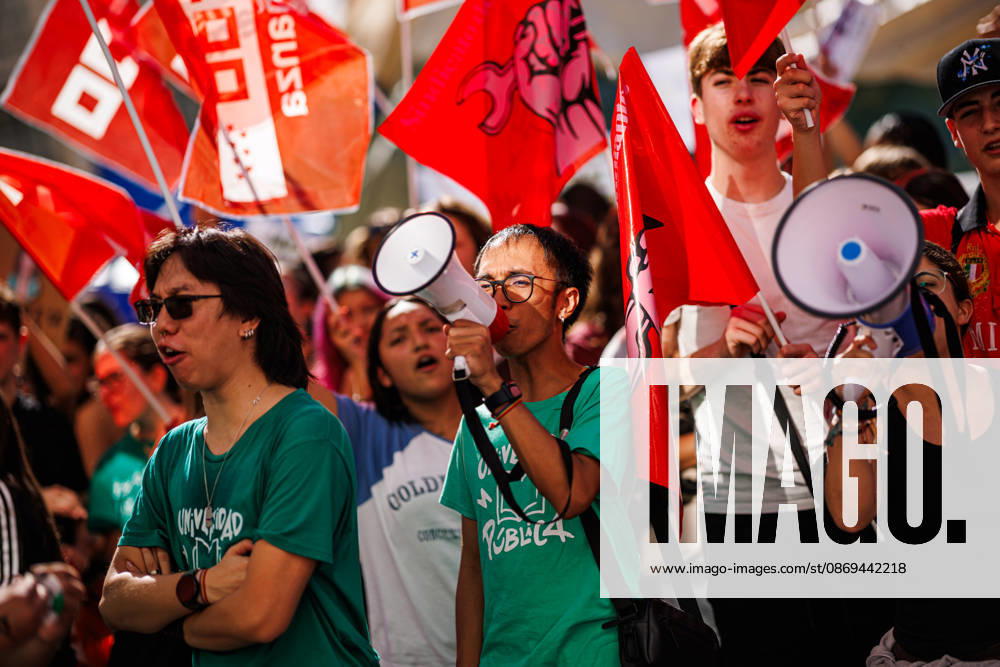 Gathering at Puerta del Sol due to the indefinite public education strike in Madrid. Gathering at Puerta del Sol due to the indefinite public education strike in Madrid. The indefinite strike by Madrid s teaching staff began this Wednesday, October 14. Teachers, students, and families are mobilizing at all levels, from preschool to university. October 14, 2026 in Madrid, Spain. Madrid Spain