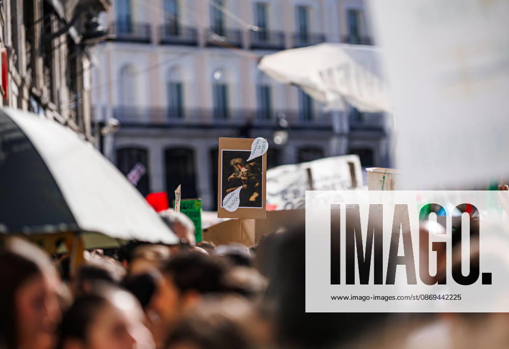 Gathering at Puerta del Sol due to the indefinite public education strike in Madrid. Gathering at Puerta del Sol due to the indefinite public education strike in Madrid. The indefinite strike by Madrid s teaching staff began this Wednesday, October 14. Teachers, students, and families are mobilizing at all levels, from preschool to university. October 14, 2026 in Madrid, Spain. Madrid Spain