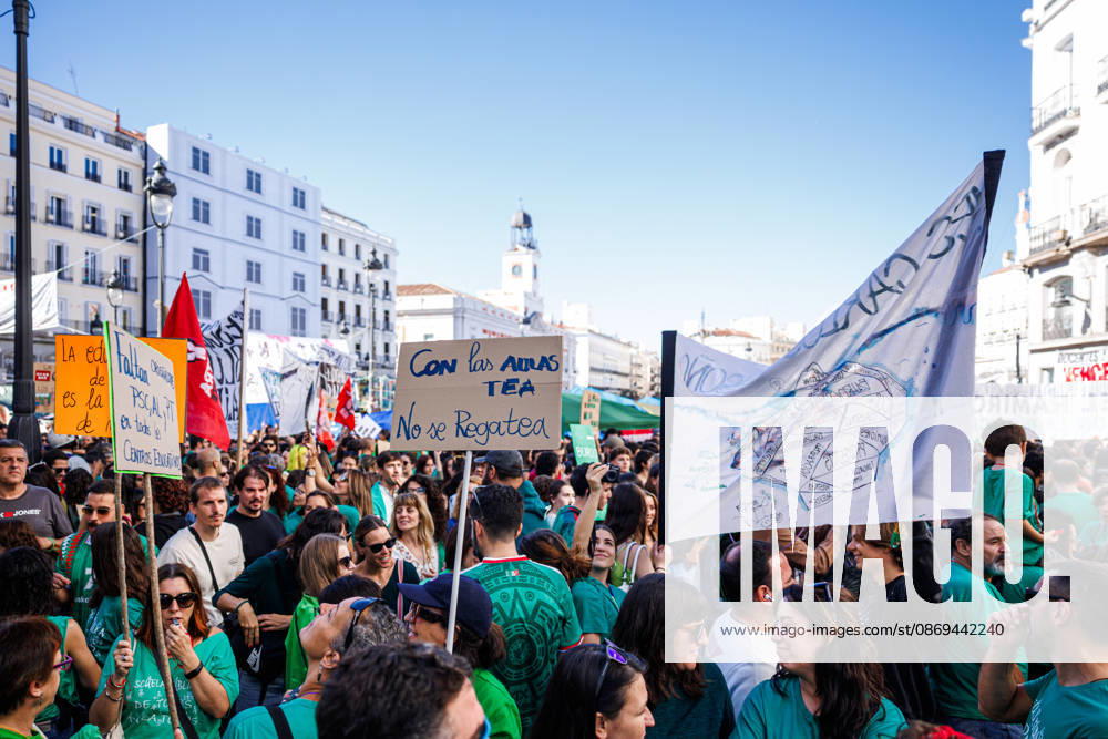 Gathering at Puerta del Sol due to the indefinite public education strike in Madrid. Gathering at Puerta del Sol due to the indefinite public education strike in Madrid. The indefinite strike by Madrid s teaching staff began this Wednesday, October 14. Teachers, students, and families are mobilizing at all levels, from preschool to university. October 14, 2026 in Madrid, Spain. Madrid Spain