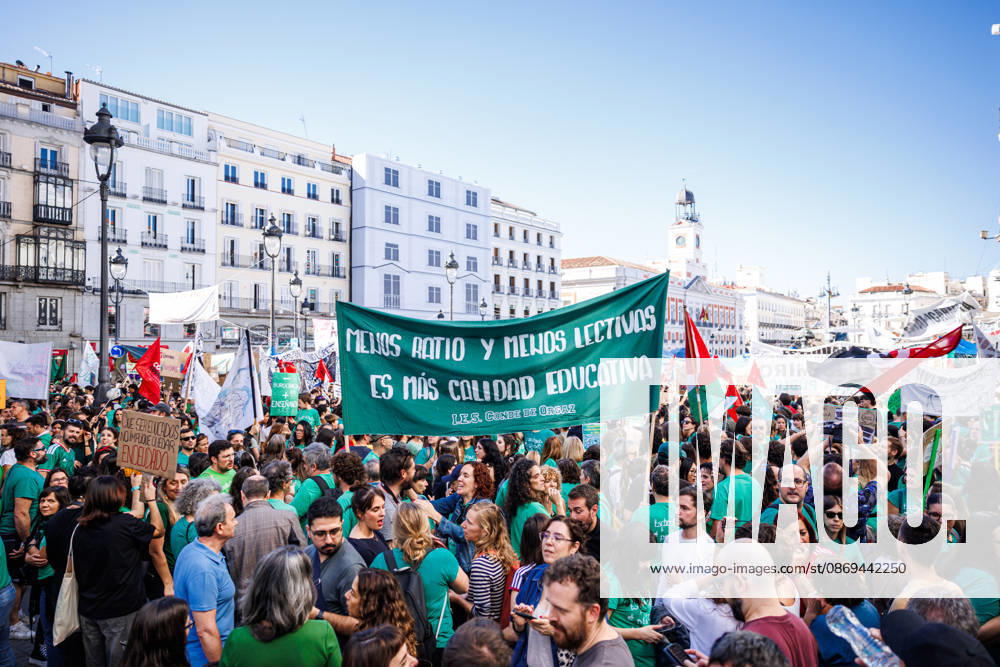Gathering at Puerta del Sol due to the indefinite public education strike in Madrid. Gathering at Puerta del Sol due to the indefinite public education strike in Madrid. The indefinite strike by Madrid s teaching staff began this Wednesday, October 14. Teachers, students, and families are mobilizing at all levels, from preschool to university. October 14, 2026 in Madrid, Spain. Madrid Spain