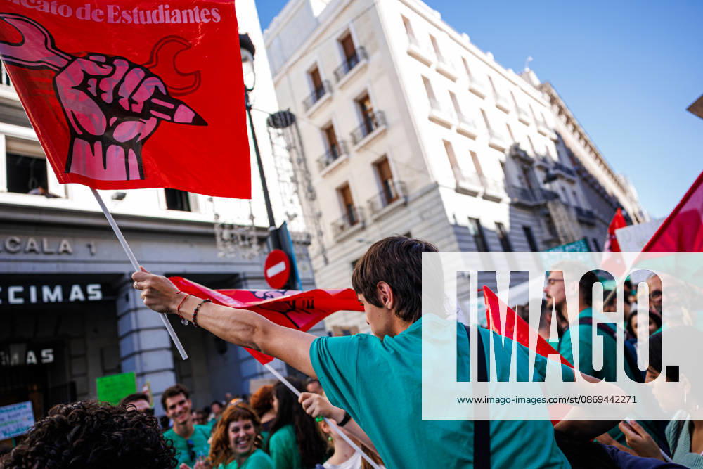 Gathering at Puerta del Sol due to the indefinite public education strike in Madrid. Gathering at Puerta del Sol due to the indefinite public education strike in Madrid. The indefinite strike by Madrid s teaching staff began this Wednesday, October 14. Teachers, students, and families are mobilizing at all levels, from preschool to university. October 14, 2026 in Madrid, Spain. Madrid Spain