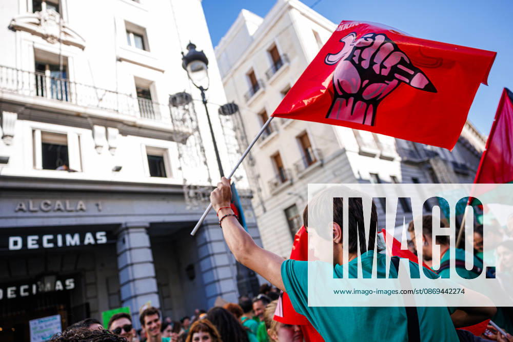 Gathering at Puerta del Sol due to the indefinite public education strike in Madrid. Gathering at Puerta del Sol due to the indefinite public education strike in Madrid. The indefinite strike by Madrid s teaching staff began this Wednesday, October 14. Teachers, students, and families are mobilizing at all levels, from preschool to university. October 14, 2026 in Madrid, Spain. Madrid Spain