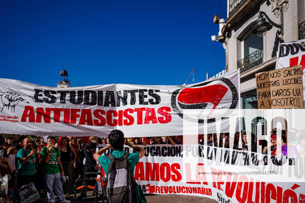 Gathering at Puerta del Sol due to the indefinite public education strike in Madrid. Gathering at Puerta del Sol due to the indefinite public education strike in Madrid. The indefinite strike by Madrid s teaching staff began this Wednesday, October 14. Teachers, students, and families are mobilizing at all levels, from preschool to university. October 14, 2026 in Madrid, Spain. Madrid Spain