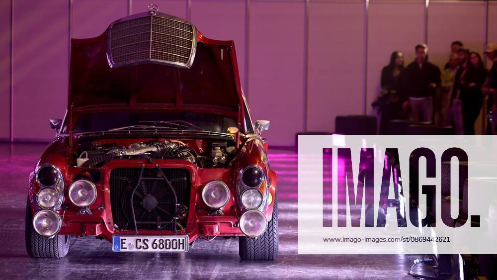 Carwalk at the Essen Motor Show: Extensive photo gallery of spectacular cars ** FOR ** **Mercedes-Benz 300 SEL 6 8 AMG at the Essen Motor Show on October 14, 2026, at Messe Essen in Essen-Rüttenscheid, Germany, North Rhine-Westphalia, Essen. Copyright ChristofxKöpsel