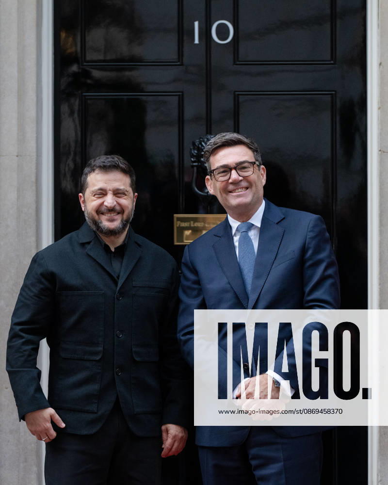 British Prime Minister Andy BURNHAM welcomes Ukrainian President Volodymyr ZELENSKYY outside 10 Downing Street in London, United Kingdom, ahead of their meeting to discuss support for Ukraine. London United Kingdom - ZUMAk172 20261014_zip_k172_071