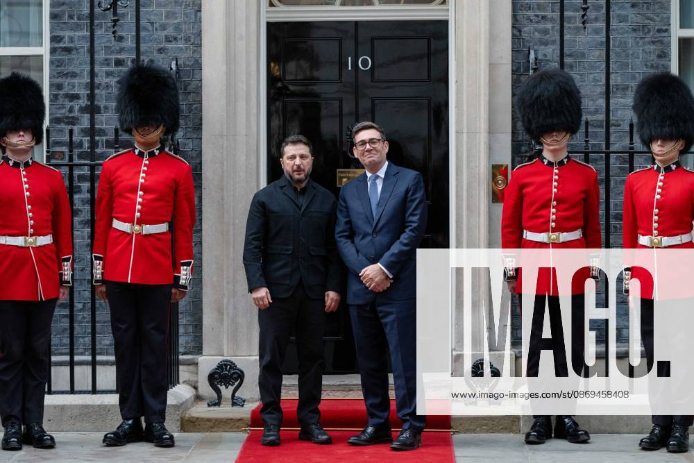 British Prime Minister Andy BURNHAM welcomes Ukrainian President Volodymyr ZELENSKYY outside 10 Downing Street in London, United Kingdom, ahead of their meeting to discuss support for Ukraine. London United Kingdom - ZUMAk172 20261014_zip_k172_072