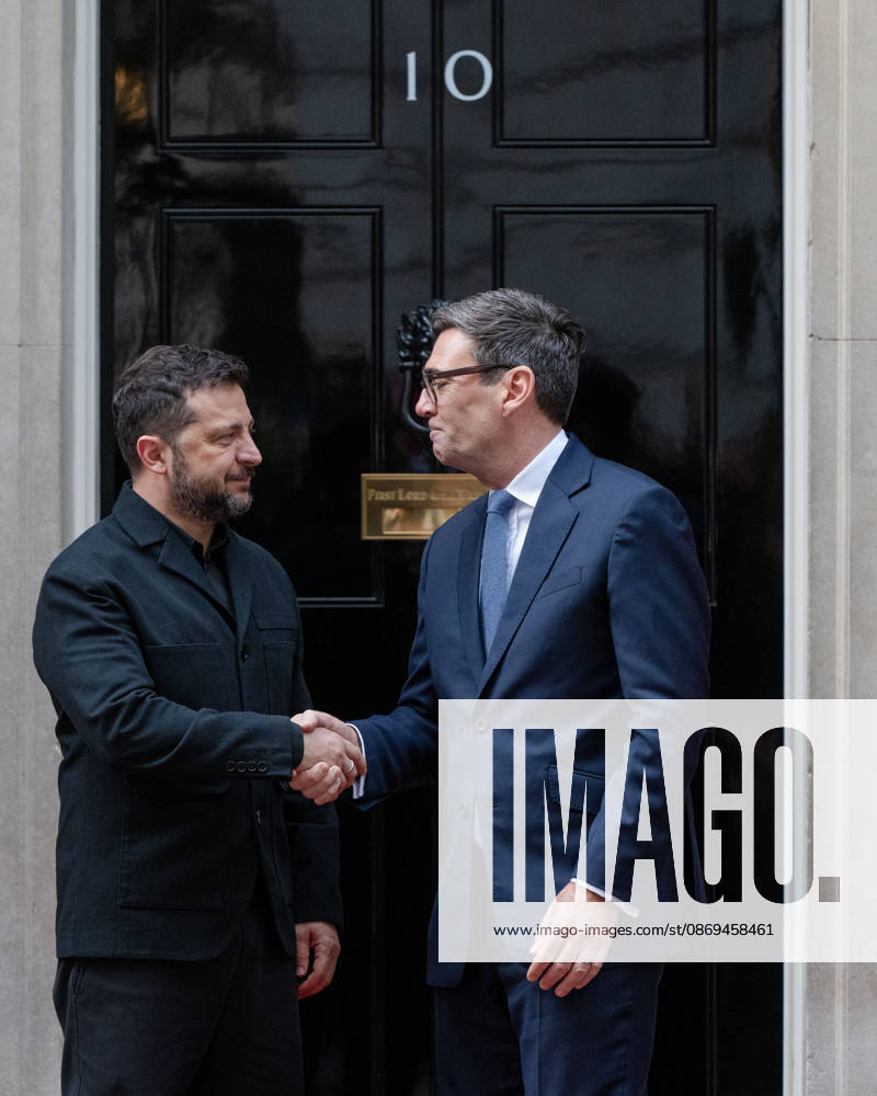 British Prime Minister Andy BURNHAM shakes hands with Ukrainian President Volodymyr ZELENSKYY outside 10 Downing Street in London, United Kingdom, ahead of talks on the UK s continued support for Ukraine. London United Kingdom - ZUMAk172 20261014_zip_k172_084
