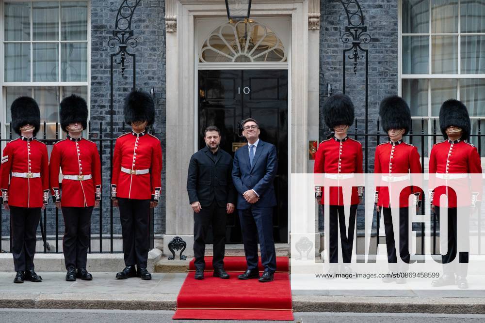 British Prime Minister Andy BURNHAM welcomes Ukrainian President Volodymyr ZELENSKYY outside 10 Downing Street in London, United Kingdom, ahead of their meeting to discuss support for Ukraine. London United Kingdom - ZUMAk172 20261014_zip_k172_069