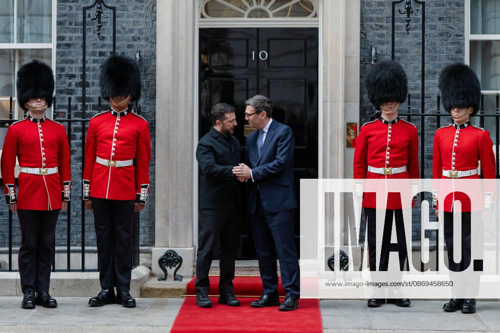 British Prime Minister Andy BURNHAM welcomes Ukrainian President Volodymyr ZELENSKYY outside 10 Downing Street in London, United Kingdom, ahead of their meeting to discuss support for Ukraine. London United Kingdom - ZUMAk172 20261014_zip_k172_086