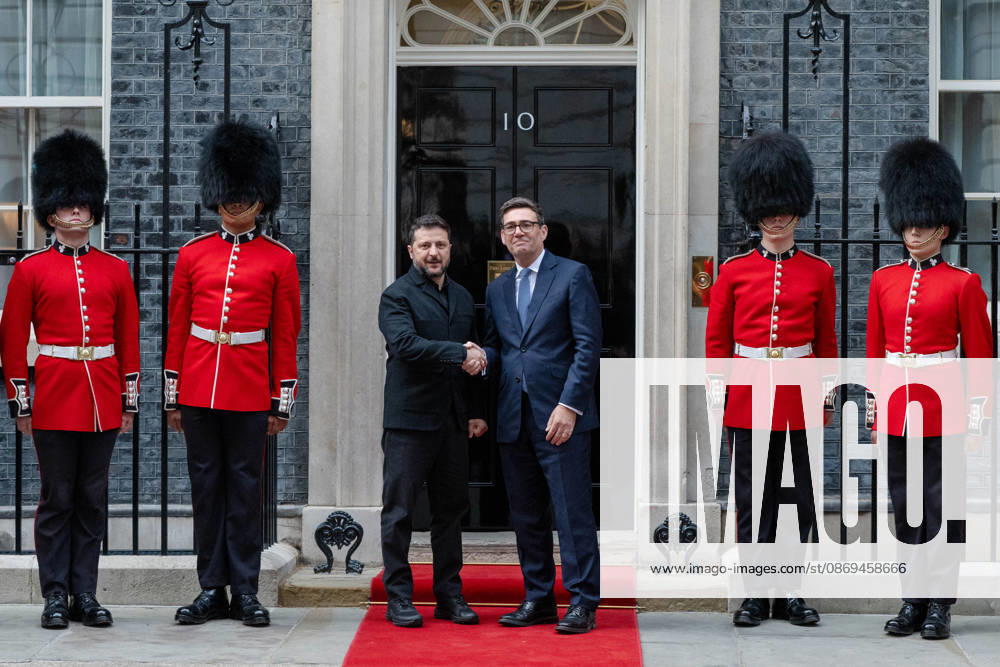 British Prime Minister Andy BURNHAM shakes hands with Ukrainian President Volodymyr ZELENSKYY outside 10 Downing Street in London, United Kingdom, ahead of talks on the UK s continued support for Ukraine. London United Kingdom - ZUMAk172 20261014_zip_k172_088