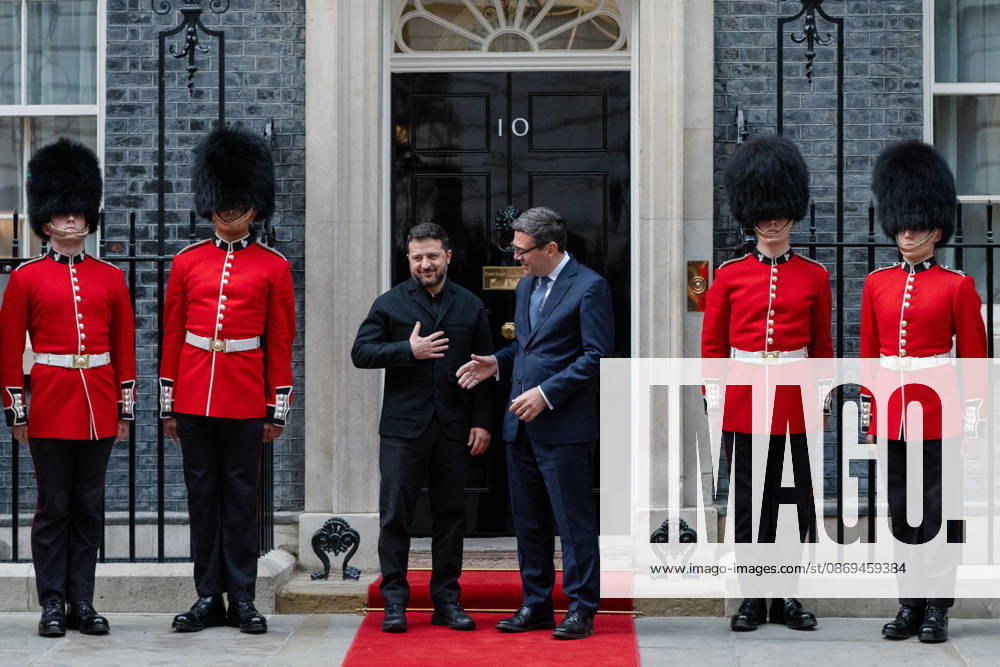 British Prime Minister Andy BURNHAM welcomes Ukrainian President Volodymyr ZELENSKYY outside 10 Downing Street in London, United Kingdom, ahead of their meeting to discuss support for Ukraine. London United Kingdom - ZUMAk172 20261014_zip_k172_068