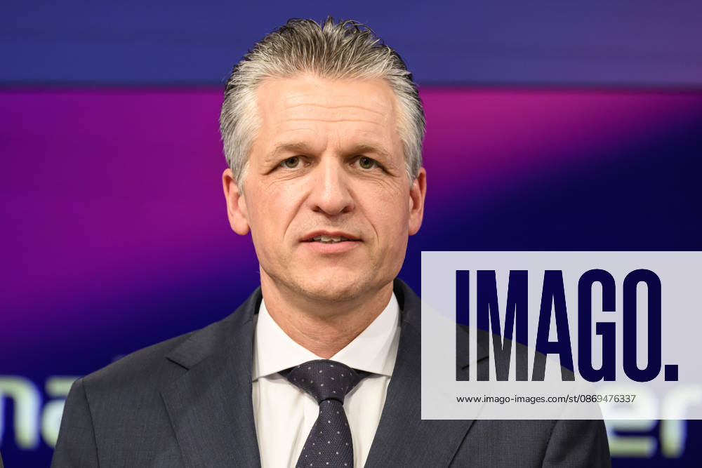 Pictured, from left: Thorsten Frei, CDU Union parliamentary group leader, GER, Berlin, studio, guest on *Maischberger*, political talk show, TV, program, with host Sandra Maischberger, Das Erste, from Adlershof, Studio 20, October 14, 2026,
