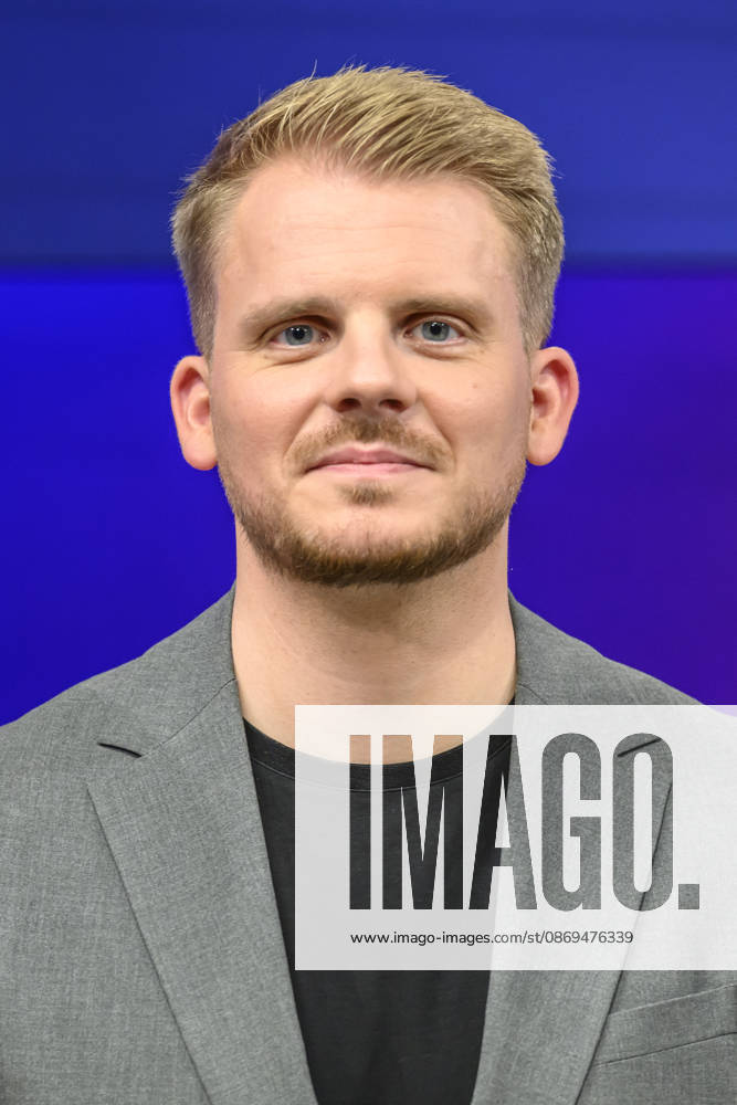 Pictured, from left: Tim Klüssendorf, SPD Secretary General, GER, Berlin, studio, guest on Maischberger, political talk show, TV, program, with host Sandra Maischberger, Das Erste, from Adlershof, Am Studio 20, October 14, 2026,