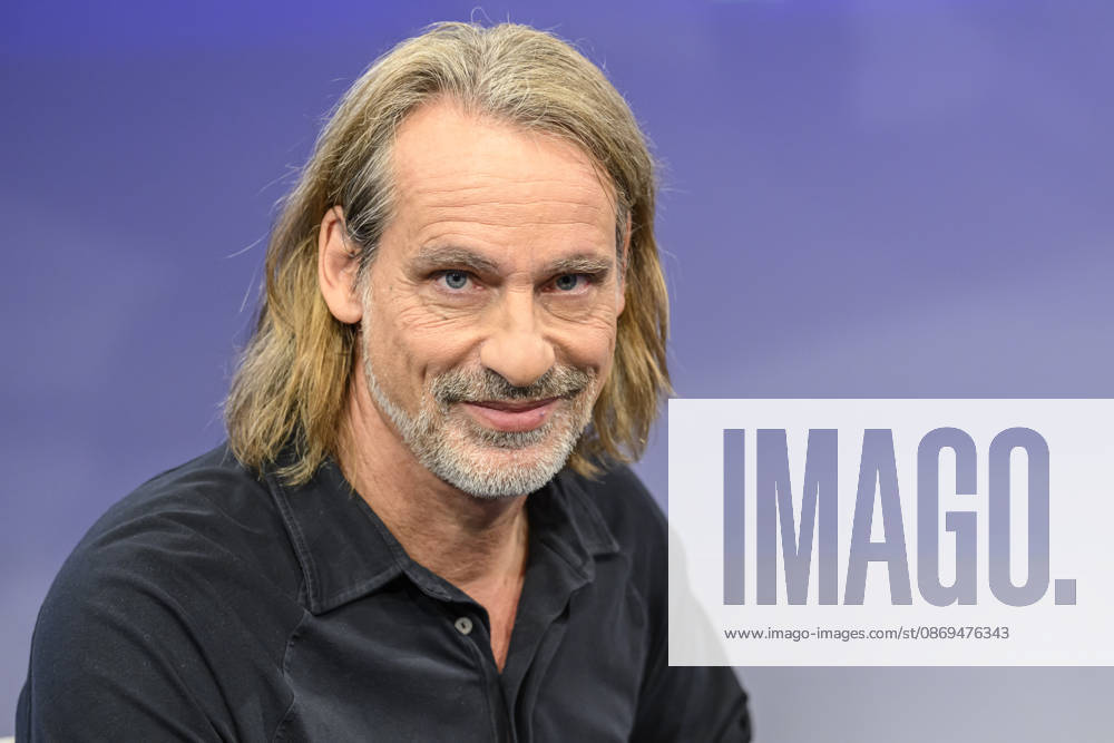 Pictured, from left: Richard David Precht, philosopher, GER, Berlin, studio, guest on *Maischberger*, a political talk show, TV program, hosted by Sandra Maischberger, Das Erste, from Adlershof – Studio 20, October 14, 2026,