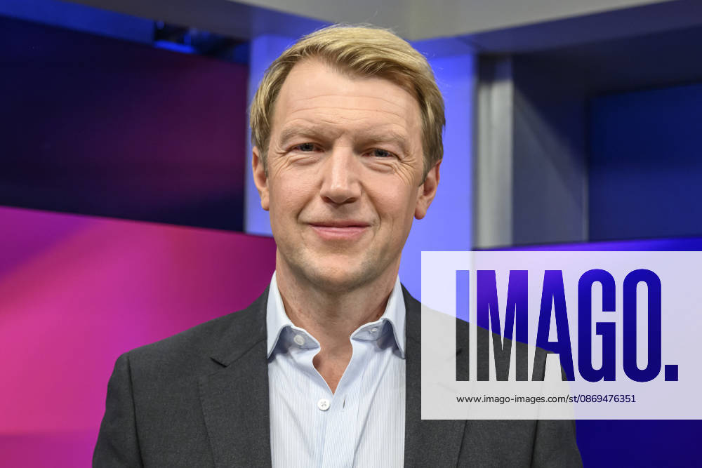 Pictured, from left: Markus Preiß, Head of the ARD Capital City Studio, GER, Berlin, studio, guest on Maischberger, political talk show, TV, program, with host Sandra Maischberger, Das Erste, from Adlershof, Am Studio 20, October 14, 2026,