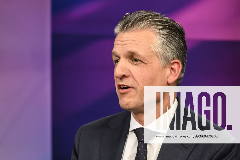 Pictured from left: Thorsten Frei, CDU Union parliamentary group leader, GER, Berlin, studio, guest on Maischberger, political talk show, TV, program, with host Sandra Maischberger, Das Erste, from Adlershof, Studio 20, October 14, 2026,
