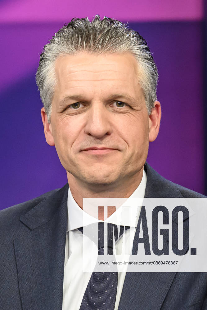 Pictured, from left: Thorsten Frei, CDU Union Parliamentary Group Leader, GER, Berlin, studio, guest on *Maischberger*, a political talk show, TV program, hosted by Sandra Maischberger, Das Erste, from Adlershof – At Studio 20, October 14, 2026,