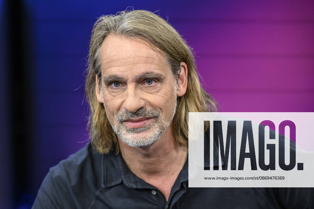 Pictured, from left: Richard David Precht, philosopher, GER, Berlin, studio, guest on *Maischberger*, a political talk show, TV program, hosted by Sandra Maischberger, Das Erste, from Adlershof – Studio 20, October 14, 2026,