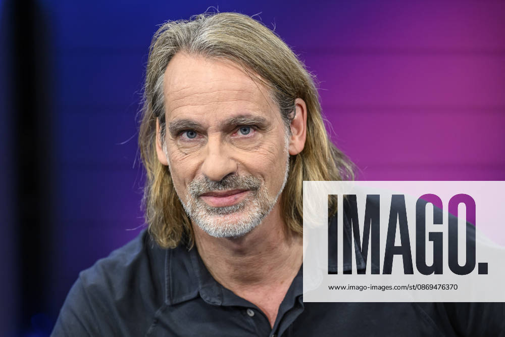 Pictured, from left: Richard David Precht, philosopher, GER, Berlin, studio, guest on *Maischberger*, a political talk show, TV program, hosted by Sandra Maischberger, Das Erste, from Adlershof – Studio 20, October 14, 2026,