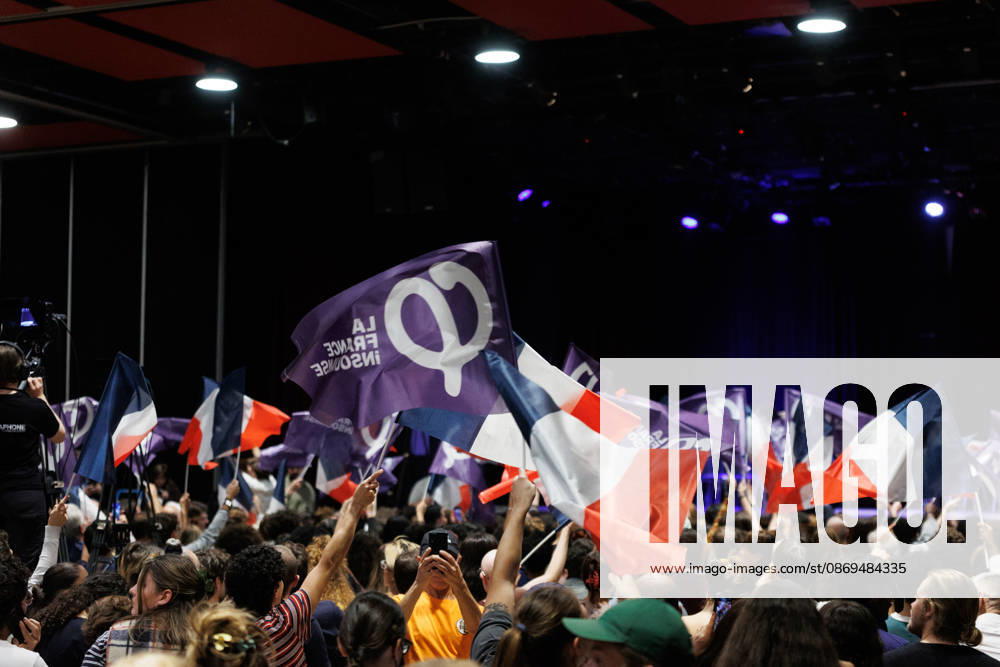 This Wednesday, October 14th, at 7:00 PM, La France Insoumise organized a large public meeting at the Salle Olympe de Gouges in support of Jean-Luc MÃ lenchon s presidential candidacy. Louis Boyard, Manon Aubry, Assa TraorÃ , Sophia Chikirou, Daniele Obono, and Sarah Legrain participated. - ZUMAs287 20261014_zip_s287_018