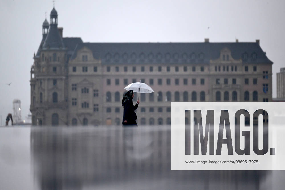 Heavy rainfall hits Istanbul s Kadikoy district ISTANBUL, TURKIYE - OCTOBER 15: People walk with umbrellas as heavy rainfall hits the Kadikoy district of Istanbul, Turkiye, on October 15, 2026. The downpour affects daily life across the district, with pedestrians seeking shelter from the rain and vehicles navigating wet roads. Abdulhamid Hosbas Anadolu Istanbul Turkey. Editorial use only. Please get in touch for any other usage.