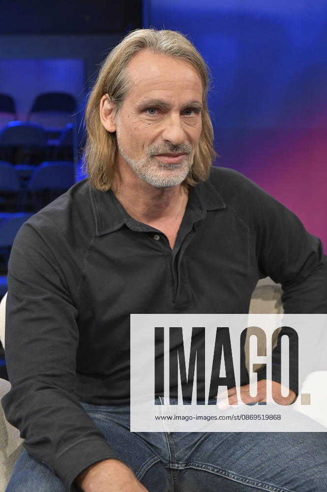 Richard David Precht on the ARD talk show *maischberger* at the Berlin Adlershof studio, Berlin, October 14, 2026 Foto:xM.xBehrensx xFuturexImagex maischberger1410_6019