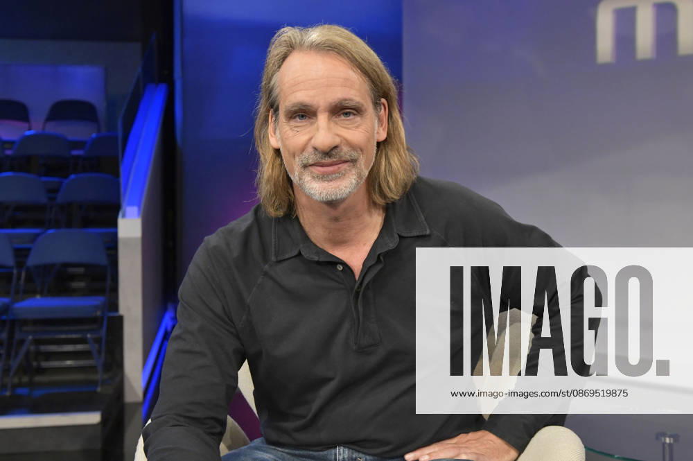 Richard David Precht on the ARD talk show *maischberger* at the Berlin Adlershof studio, Berlin, October 14, 2026 Foto:xM.xBehrensx xFuturexImagex maischberger1410_6023