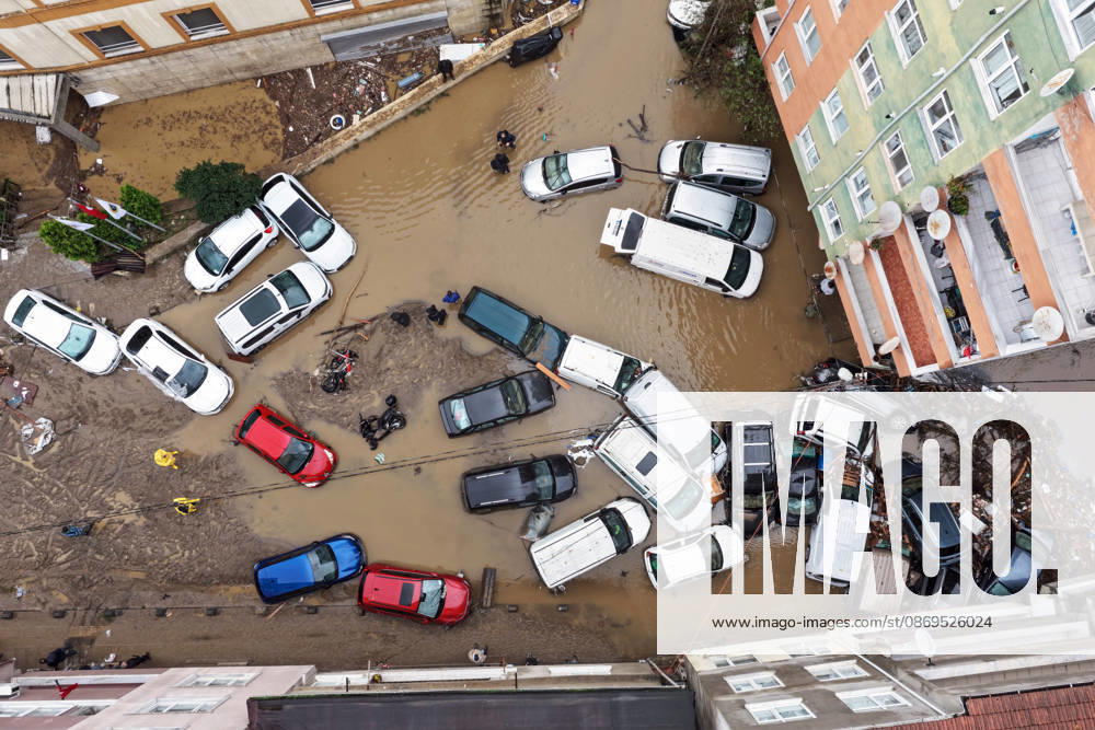 Flash floods leave vehicles damaged in Istanbul s Sariyer district ISTANBUL, TURKIYE - OCTOBER 15: An aerial view of vehicles damaged by flash floods following torrential rainfall in the Sariyer district of Istanbul, Turkiye, on October 15, 2026. The downpour triggered severe flooding in the district s Ayazaga neighborhood, sweeping away vehicles, inundating businesses and prompting rescue and evacuation operations. Huseyin Cakmak Anadolu Istanbul Turkey. Editorial use only. Please get in touch for any other usage.