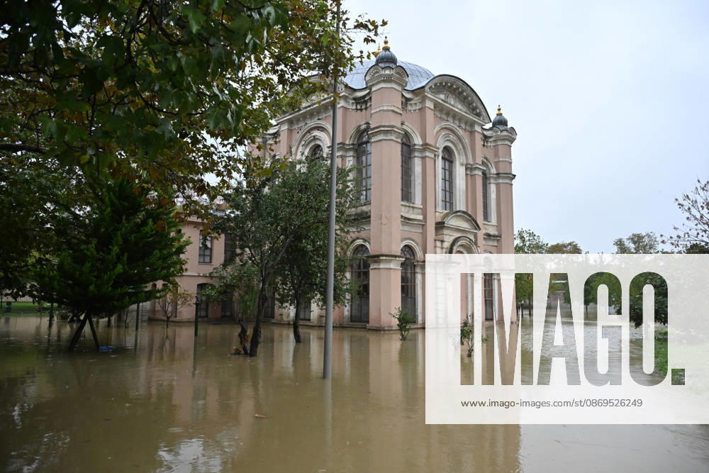 Historic Sadabat Mosque and surrounding structures submerged as Kagithane Stream overflows in Istanbul ISTANBUL, TURKIYE - OCTOBER 15: Floodwaters surround the historic Sadabat Camii (Aziziye Mosque) and surrounding structures in the Kagithane district of Istanbul, Turkiye on October 15, 2026. Heavy downpours caused the Kagithane Stream to overflow its banks, inundating nearby historical sites, courtyards, and streets. Isa Terli Anadolu Istanbul Turkey. Editorial use only. Please get in touch for any other usage.