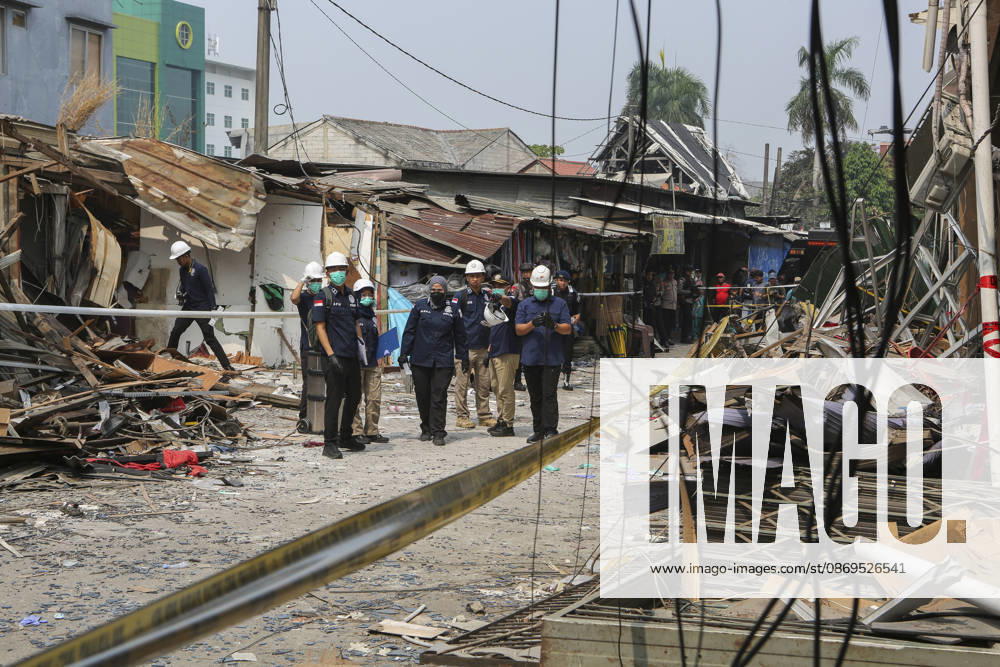 Blast at Indonesian market kills 2, injures 11 in South Tangerang BANTEN, INDONESIA - OCTOBER 15: Police officers investigate the scene of an explosion at a market in South Tangerang, on the outskirt of Jakarta, Indonesia, on October 15, 2026. The blast killed two people and injured at least 11 others, according to police. Investigators are examining the cause of the explosion after finding an ethylene gas cylinder at the site. The blast damaged shop-house buildings and scattered debris across the surrounding commercial area. Agoes Rudianto Anadolu Banten Indonesia. Editorial use only. Please get in touch for any other usage.
