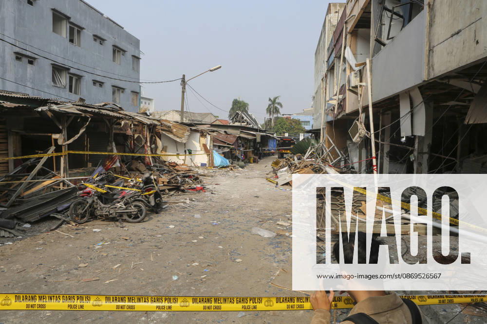 Blast at Indonesian market kills 2, injures 11 in South Tangerang BANTEN, INDONESIA - OCTOBER 15: A damaged shop-house buildings and debris scattered across the site of an explosion at a market in South Tangerang, on the outskirt of Jakarta, Indonesia, on October 15, 2026. The blast killed two people and injured at least 11 others, according to police. Investigators are examining the cause of the explosion after finding an ethylene gas cylinder at the site. The blast damaged shop-house buildings and scattered debris across the surrounding commercial area. Agoes Rudianto Anadolu Banten Indonesia. Editorial use only. Please get in touch for any other usage.
