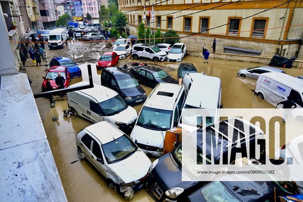 Heavy rainfall damages vehicles in Istanbul’s Sariyer district ISTANBUL, TURKIYE - SEPTEMBER 15: Damaged vehicles are seen following heavy rainfall in Sariyer and surrounding areas of Istanbul, Turkiye, on October 15, 2026. Serhat Cagdas Anadolu Istanbul Turkey. Editorial use only. Please get in touch for any other usage.