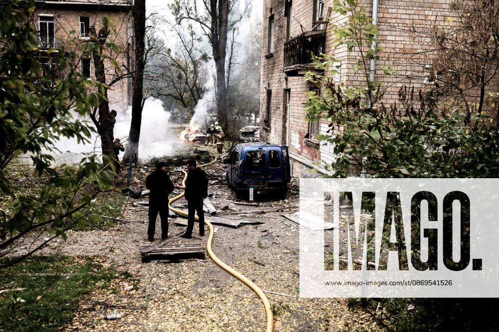 Aftermath of Russian drone attack in Kyiv KYIV, UKRAINE - OCTOBER 15: Firefighters operate following a Russian drone strikes a residential area in the city center, injuring a man who was near the impact site, in Kyiv, Ukraine, on October 15, 2026. Vincenzo Circosta Anadolu Kyiv Ukraine. Editorial use only. Please get in touch for any other usage.