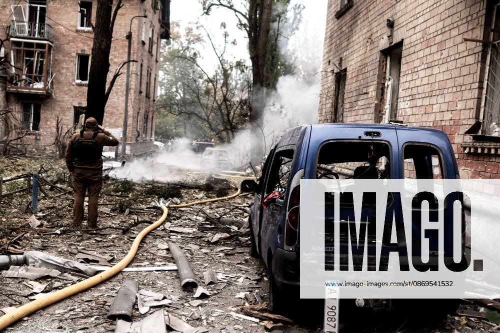 Aftermath of Russian drone attack in Kyiv KYIV, UKRAINE - OCTOBER 15: Firefighters operate following a Russian drone strikes a residential area in the city center, injuring a man who was near the impact site, in Kyiv, Ukraine, on October 15, 2026. Vincenzo Circosta Anadolu Kyiv Ukraine. Editorial use only. Please get in touch for any other usage.