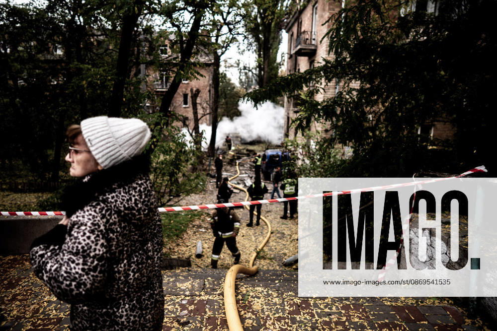 Aftermath of Russian drone attack in Kyiv KYIV, UKRAINE - OCTOBER 15: Firefighters operate following a Russian drone strikes a residential area in the city center, injuring a man who was near the impact site, in Kyiv, Ukraine, on October 15, 2026. Vincenzo Circosta Anadolu Kyiv Ukraine. Editorial use only. Please get in touch for any other usage.