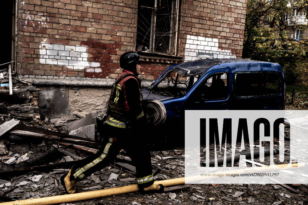 Aftermath of Russian drone attack in Kyiv KYIV, UKRAINE - OCTOBER 15: Firefighters operate following a Russian drone strikes a residential area in the city center, injuring a man who was near the impact site, in Kyiv, Ukraine, on October 15, 2026. Vincenzo Circosta Anadolu Kyiv Ukraine. Editorial use only. Please get in touch for any other usage.